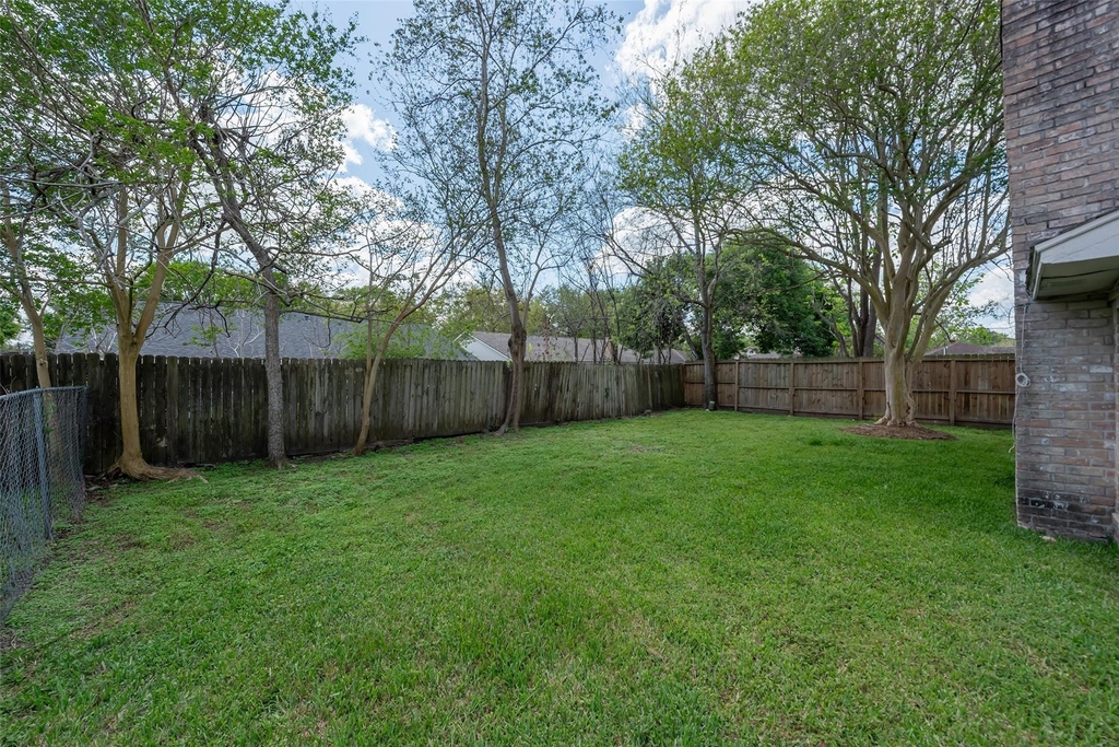 1915 Mustang Springs Drive - Photo 32