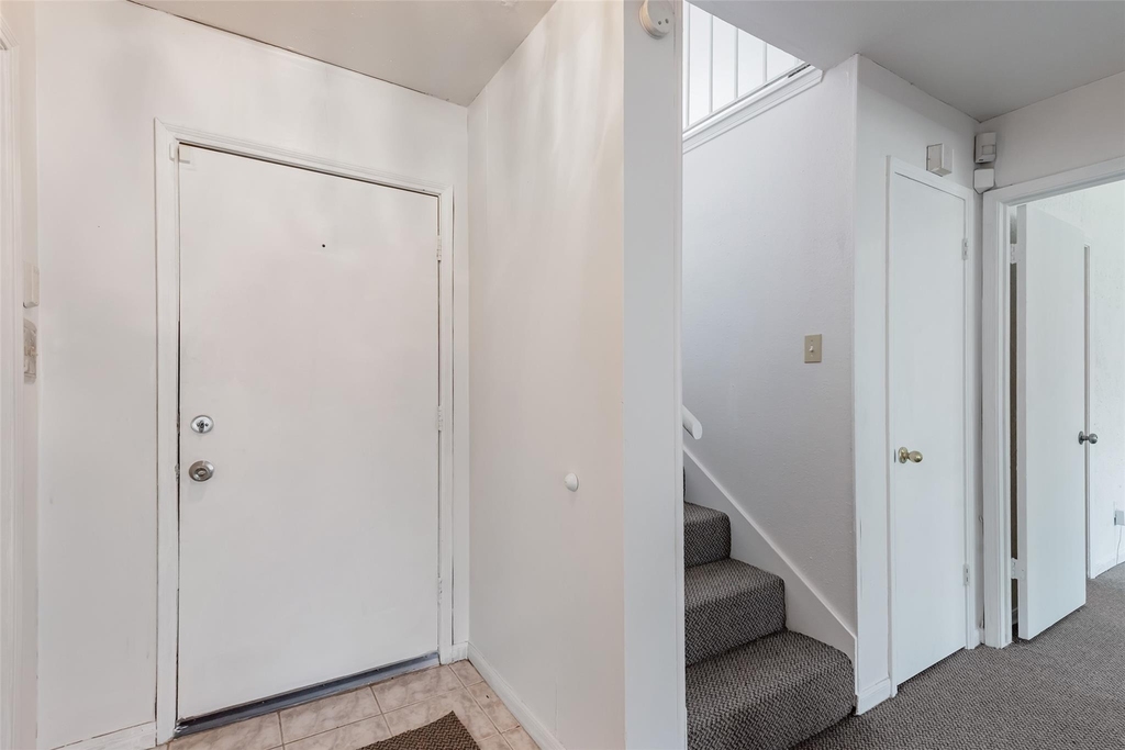 1915 Mustang Springs Drive - Photo 2