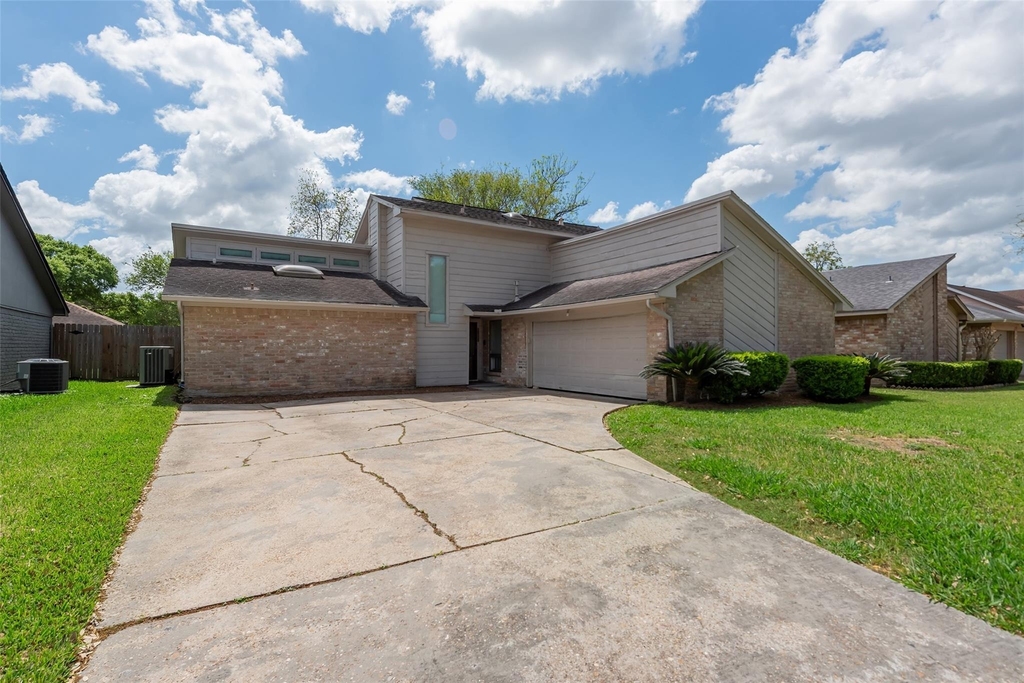 1915 Mustang Springs Drive - Photo 1