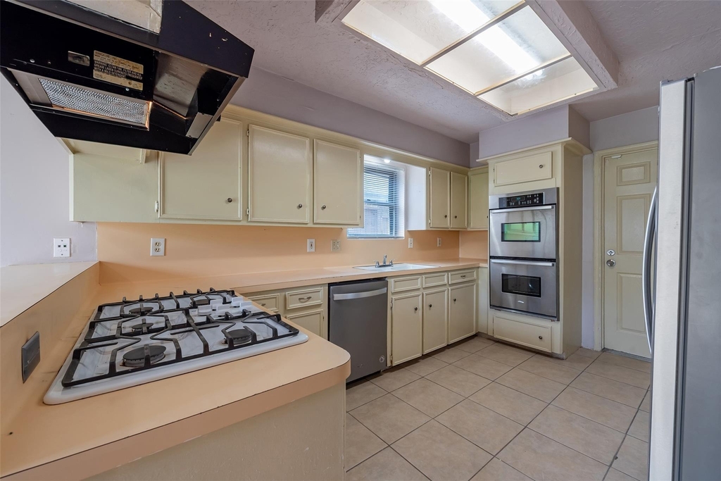 1915 Mustang Springs Drive - Photo 14