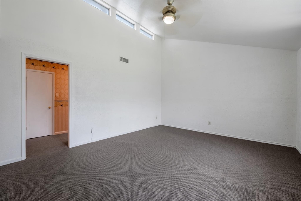 1915 Mustang Springs Drive - Photo 18