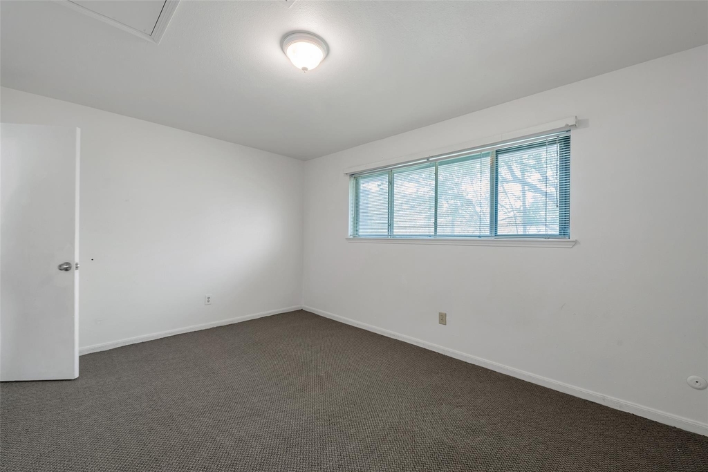 1915 Mustang Springs Drive - Photo 26
