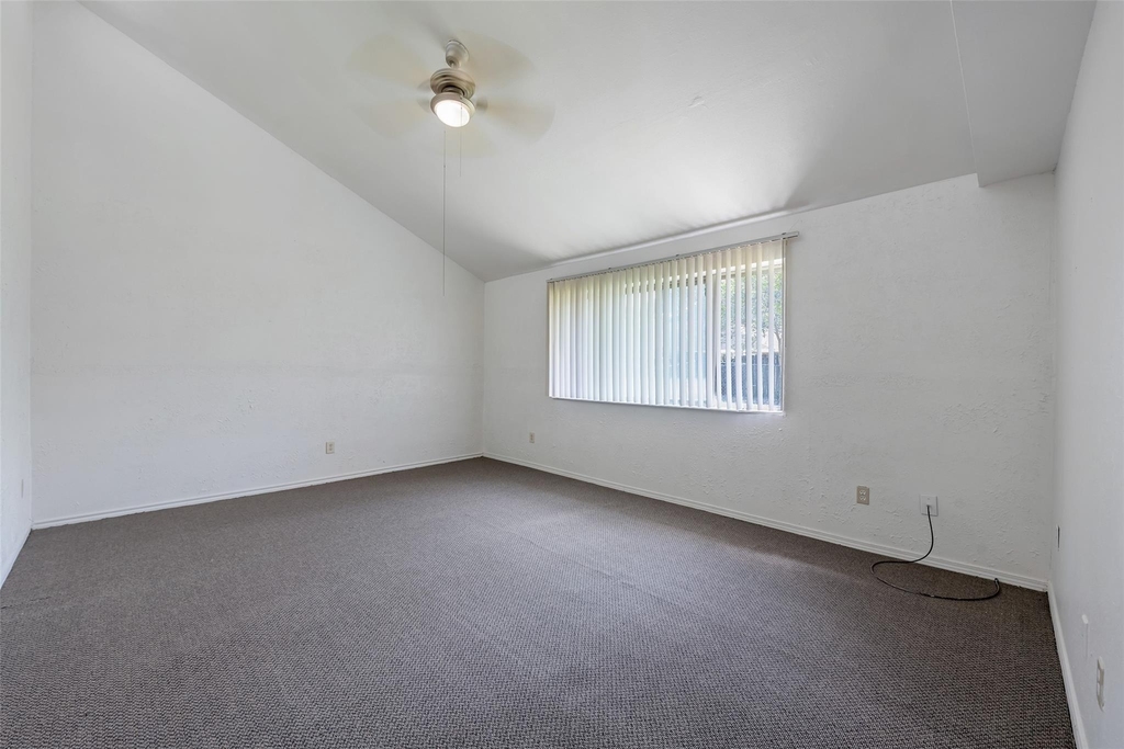 1915 Mustang Springs Drive - Photo 20