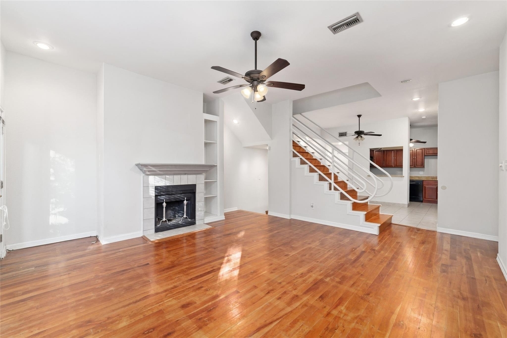 204 Marshall Street - Photo 3