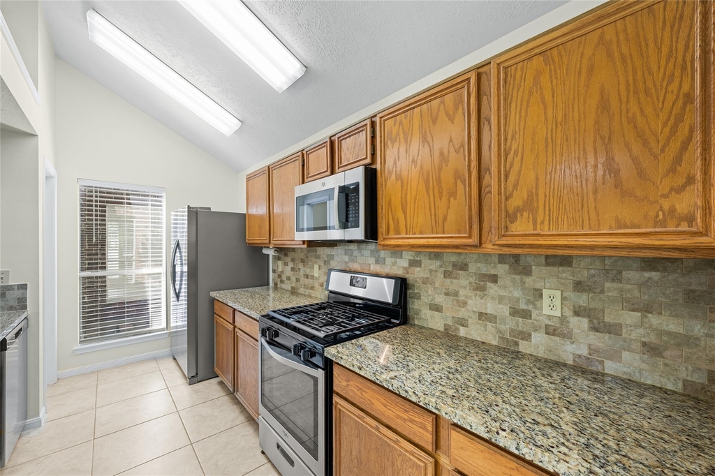 17402 Eastwood Circle - Photo 9