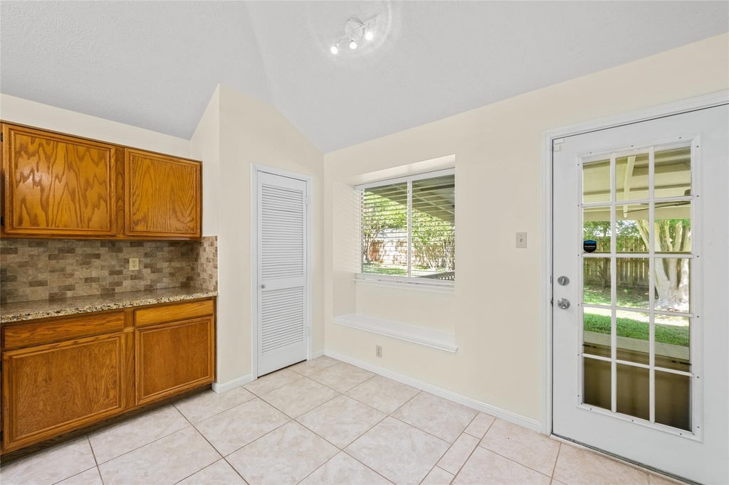 17402 Eastwood Circle - Photo 11
