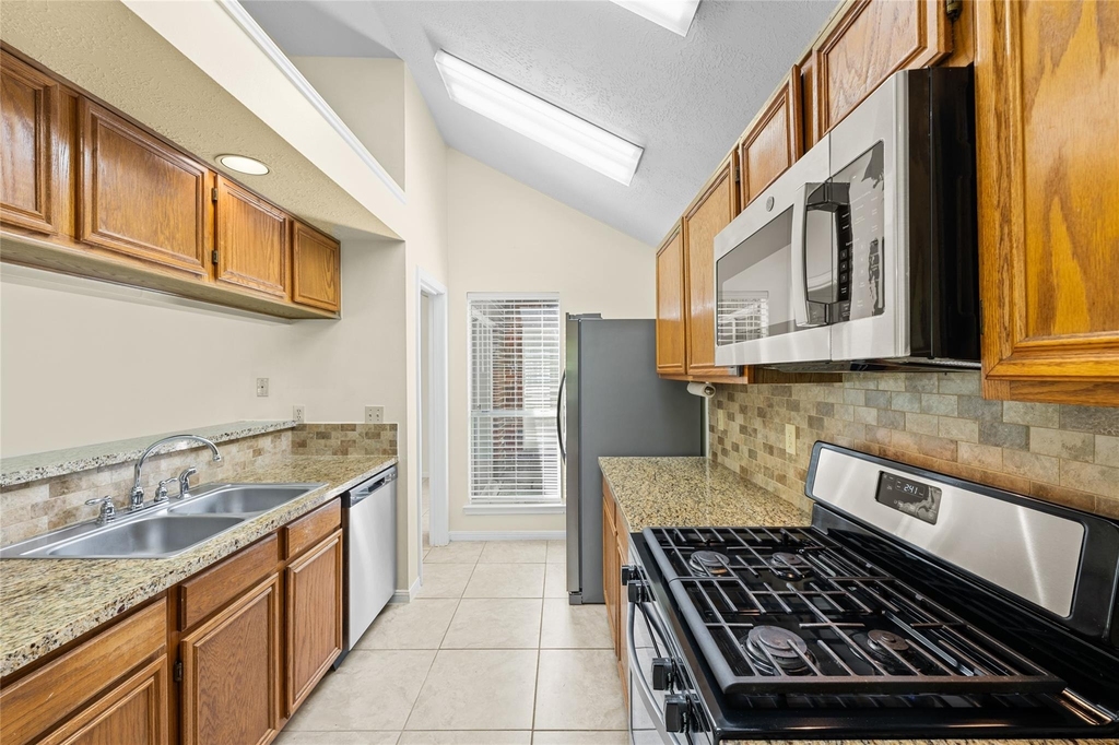 17402 Eastwood Circle - Photo 10