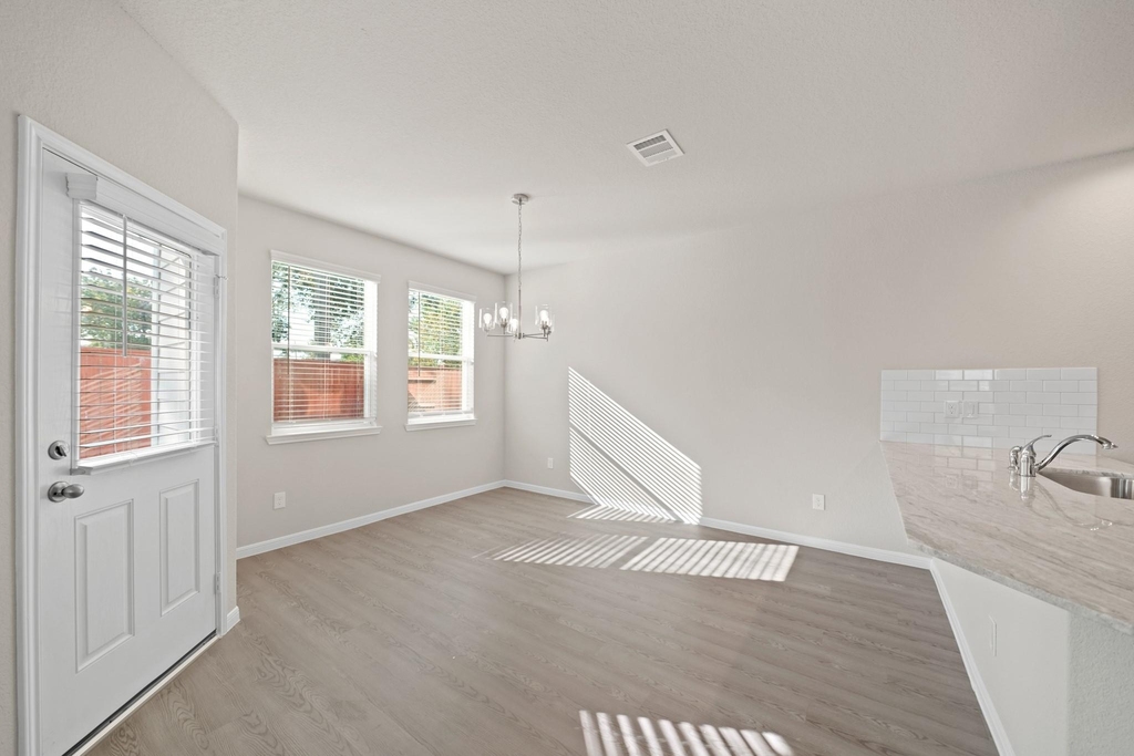831 Red Oakland Drive - Photo 3