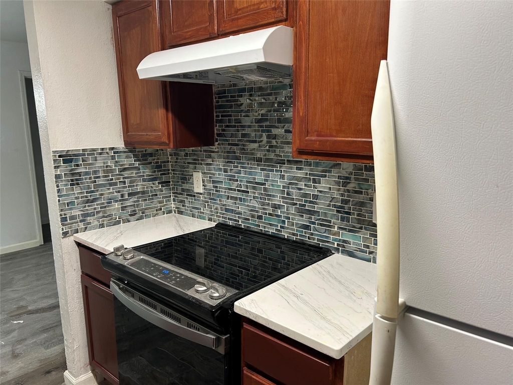 9700 Leawood Boulevard - Photo 3