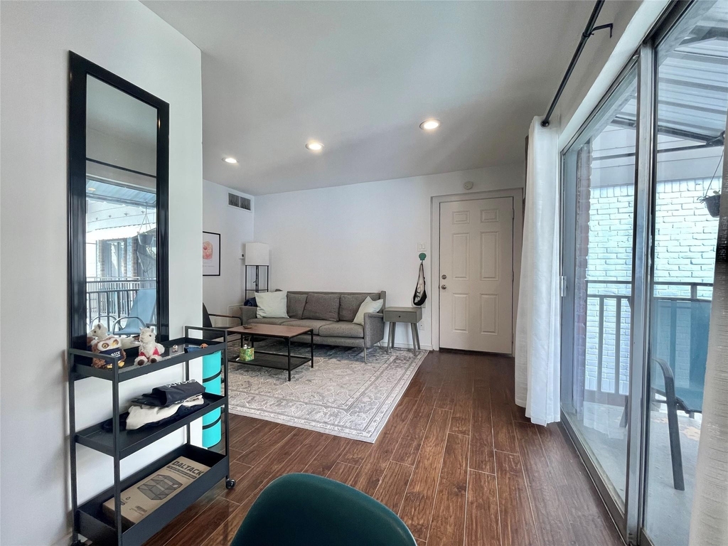 412 Pacific Street - Photo 2