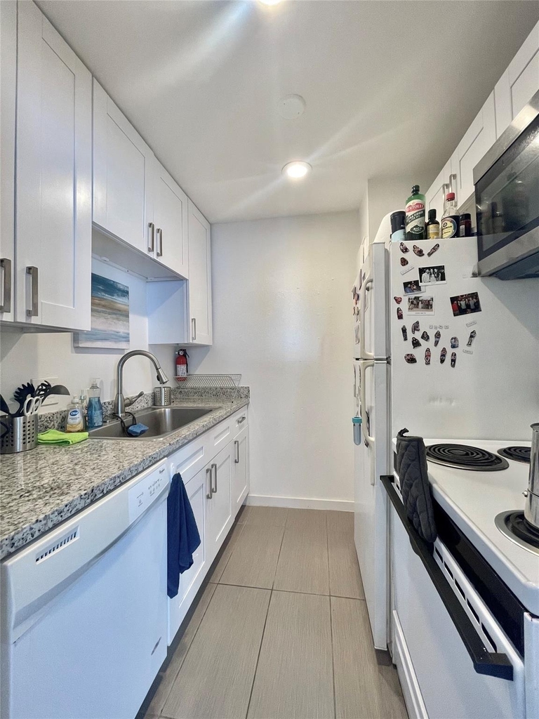 412 Pacific Street - Photo 3