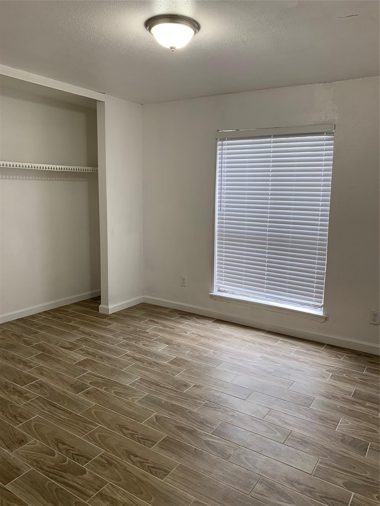 5625 Antoine Drive - Photo 4