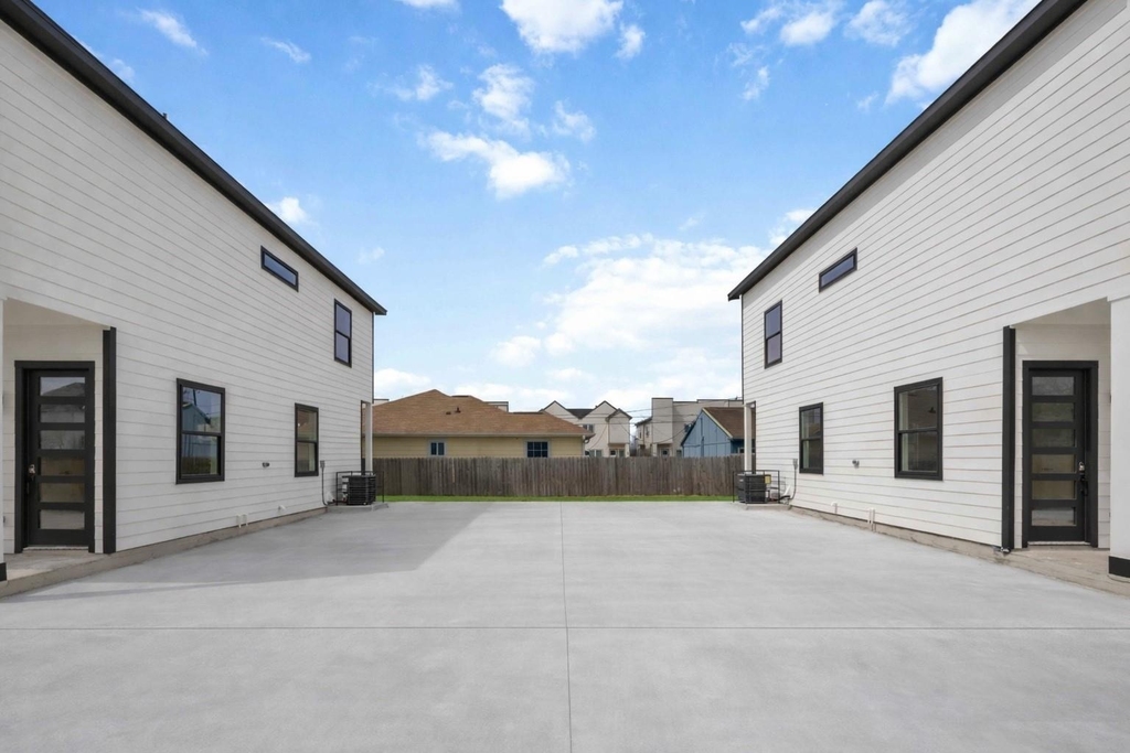 4804 Carmen Street - Photo 2