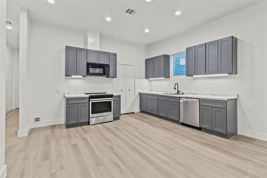 8127 Hoffman Street - Photo 2