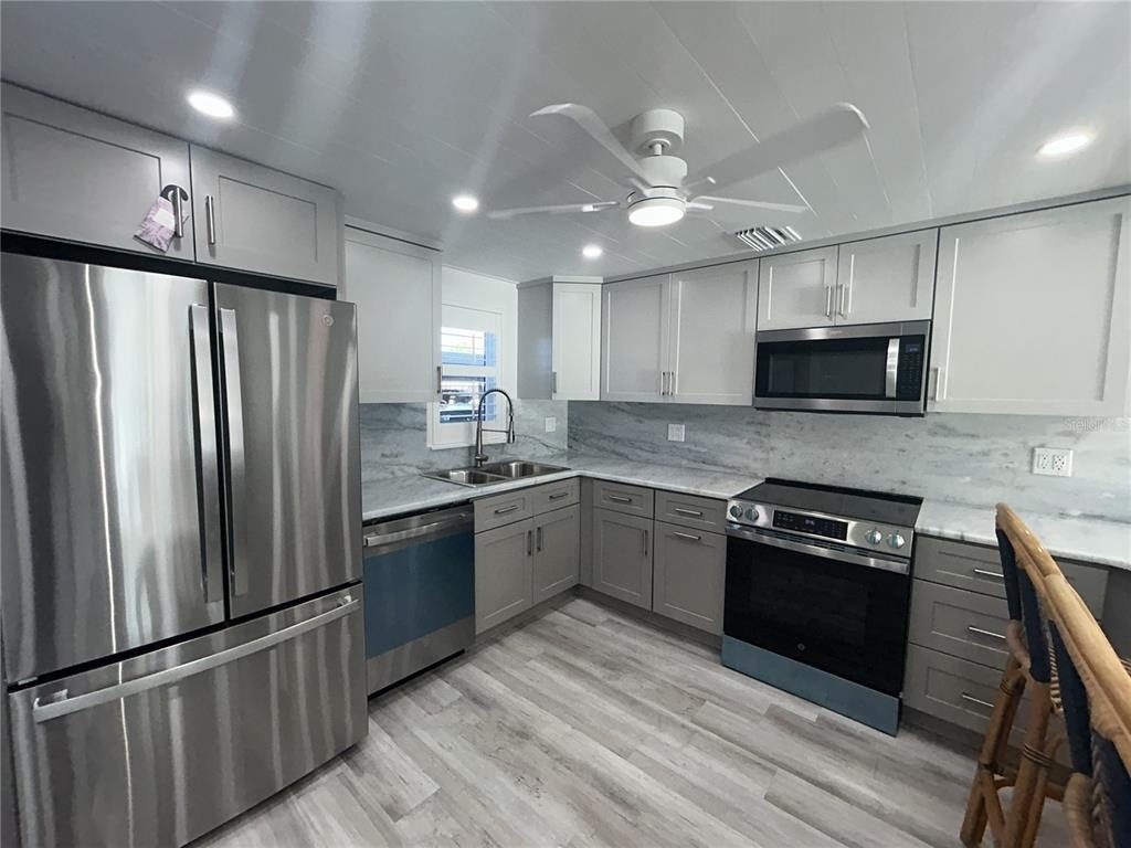 7625 Sun Island Drive S - Photo 4