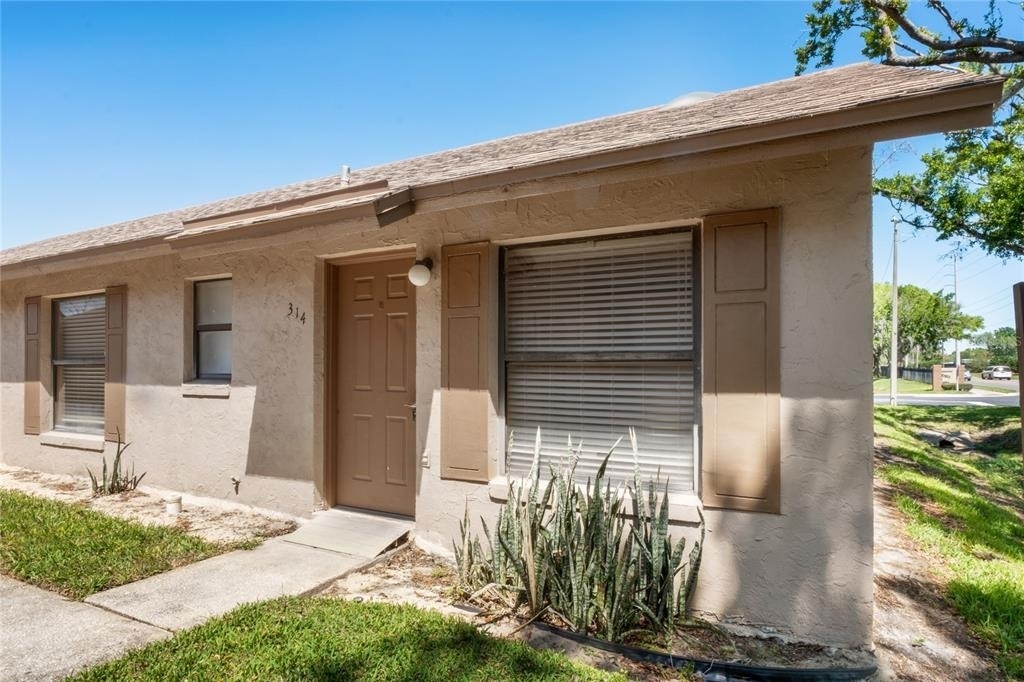 314 Douglas Way - Photo 0