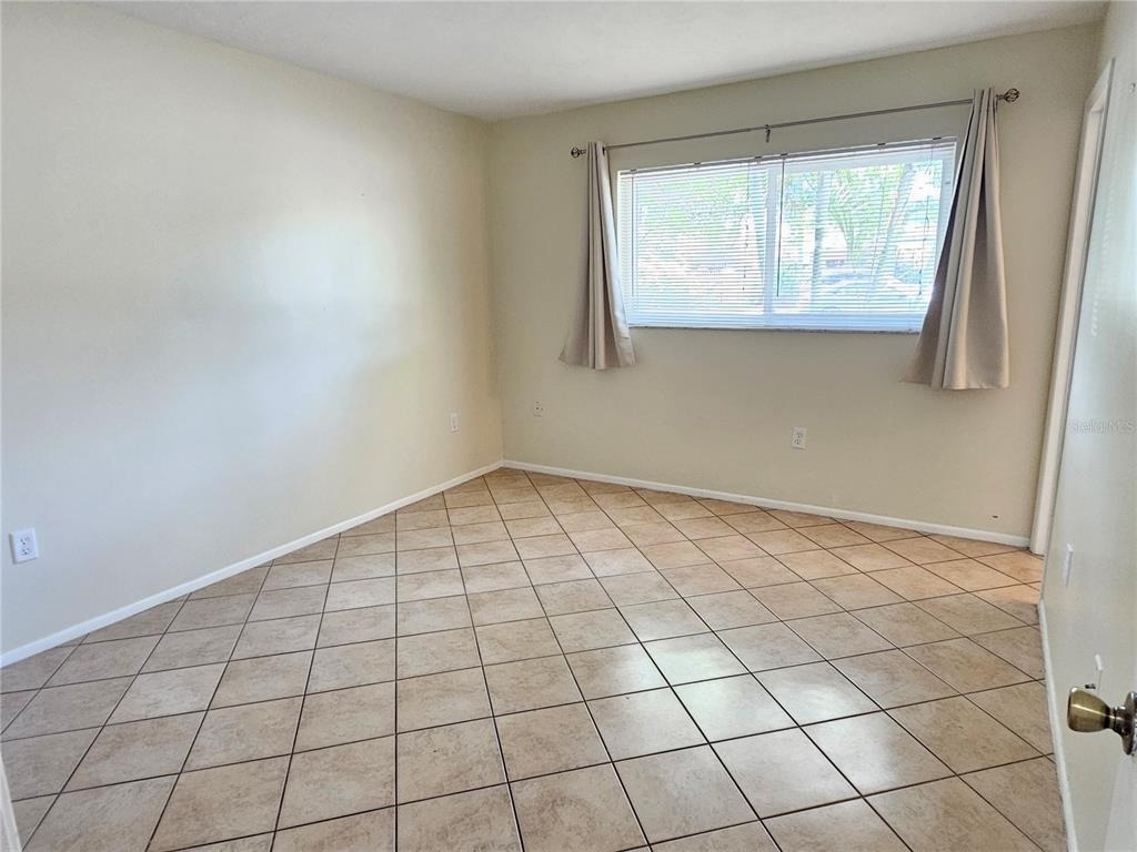 105 Base Avenue E - Photo 18