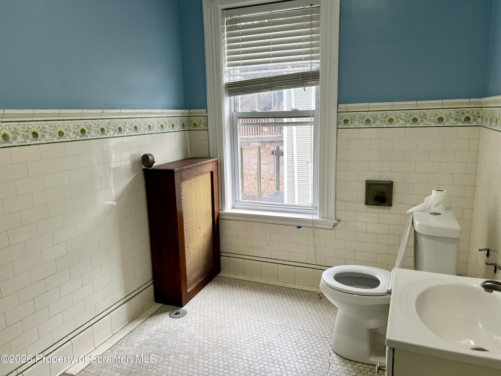1528 Wyoming Avenue - Photo 6