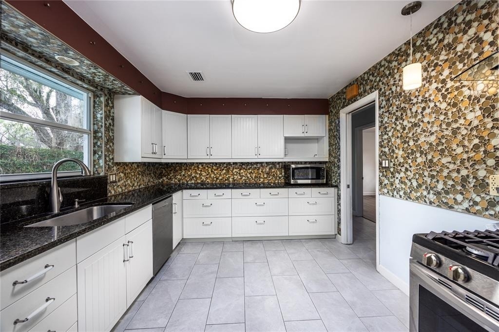 1421 Nw 30th Street - Photo 1