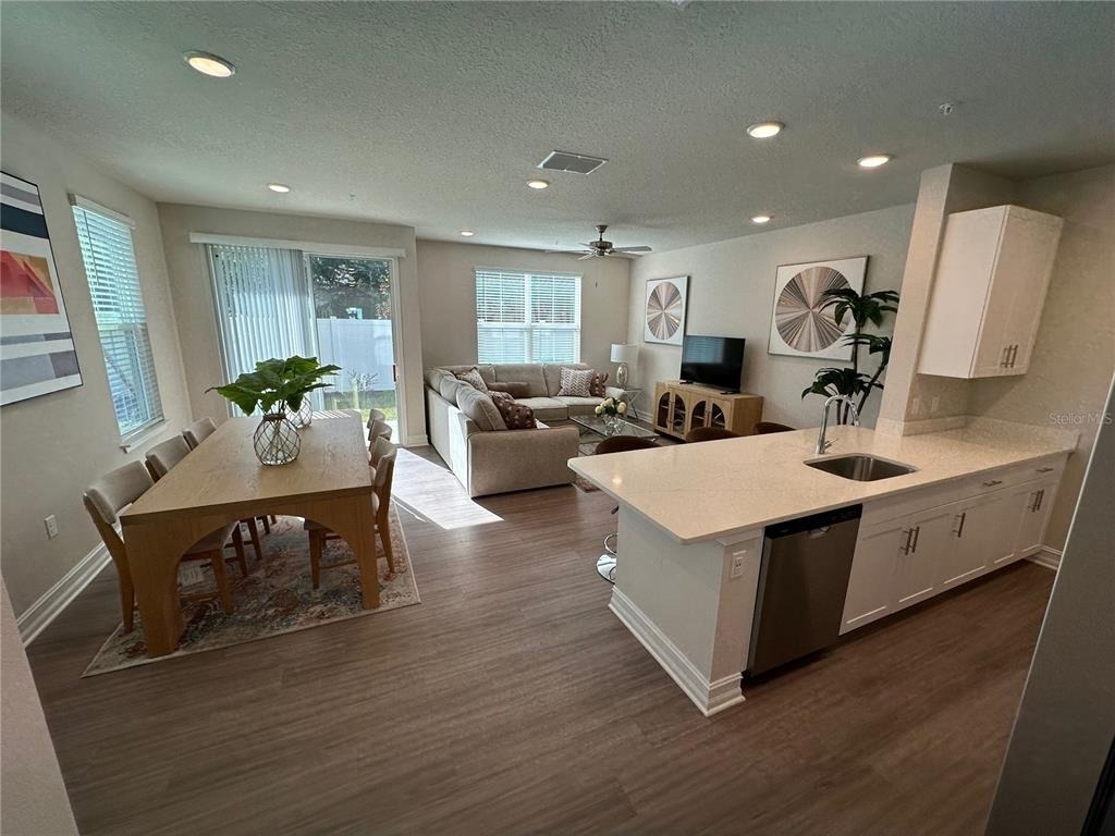 1057 E Caroline Street - Photo 2