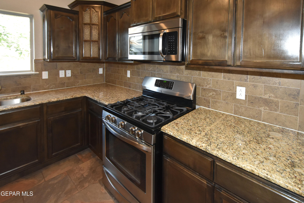 300 Saltford Place - Photo 15