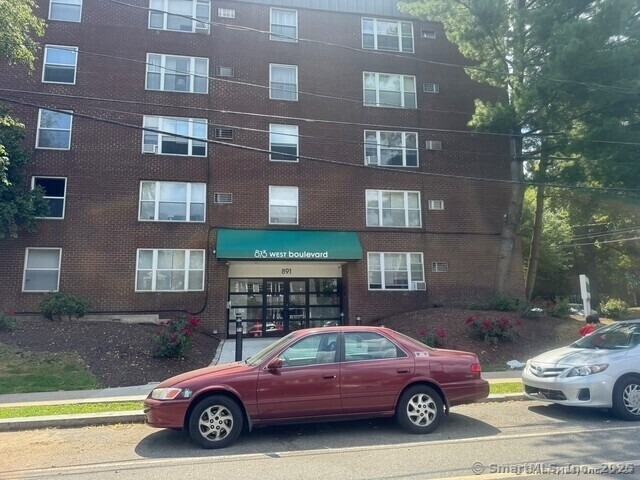 873 West Boulevard - Photo 0