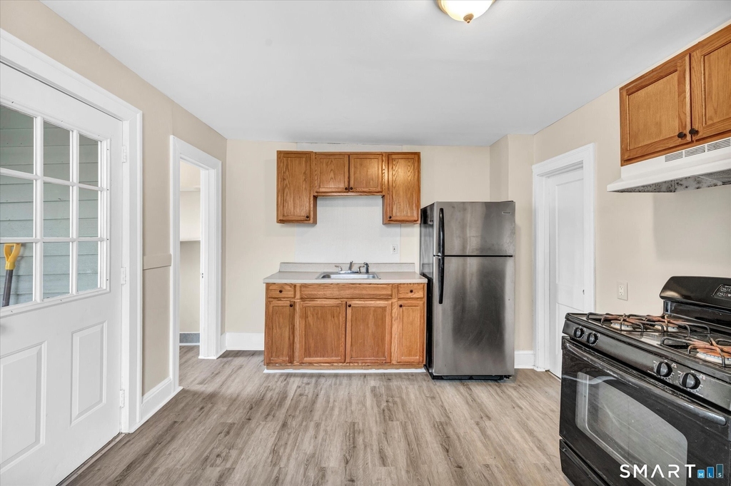 128-130 Sisson Street - Photo 8