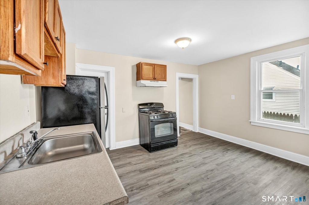 128-130 Sisson Street - Photo 11