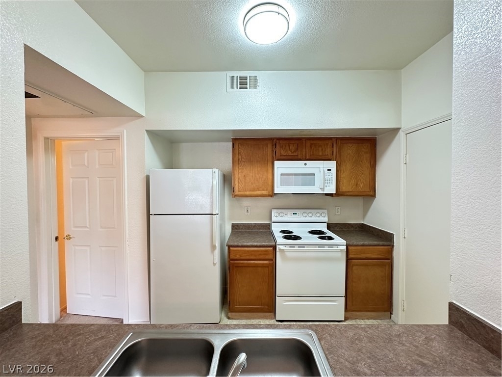 9620 W Russell Road - Photo 2