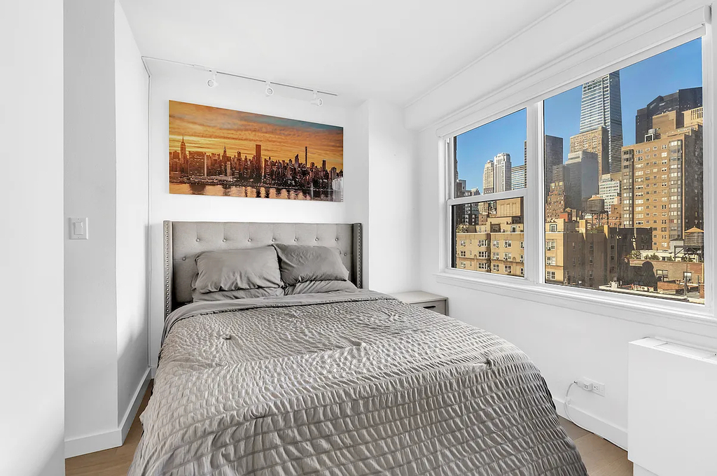 East 34th Street - Photo 3