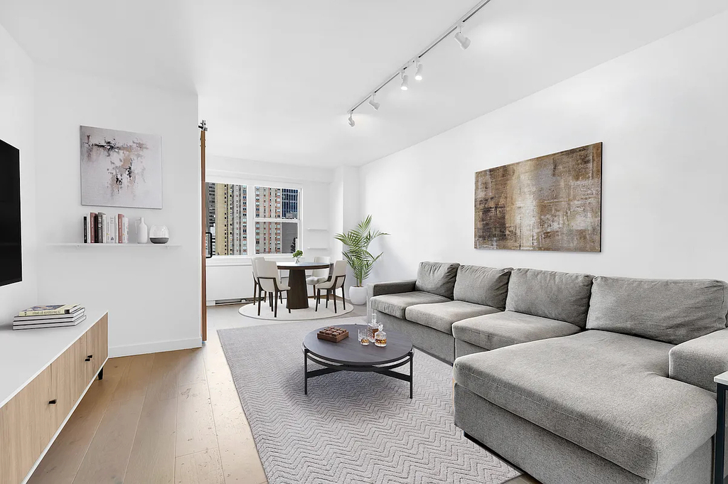 East 34th Street - Photo 0