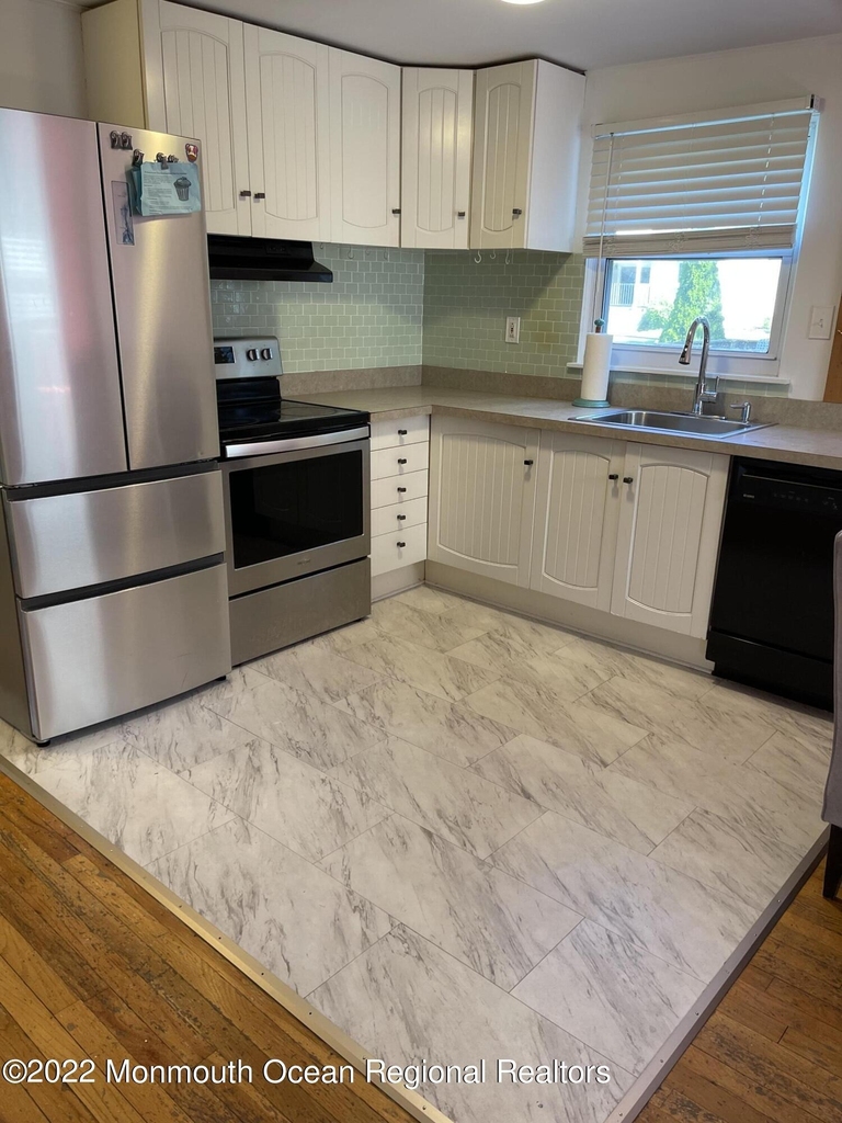 17 Clarence Avenue - Photo 6
