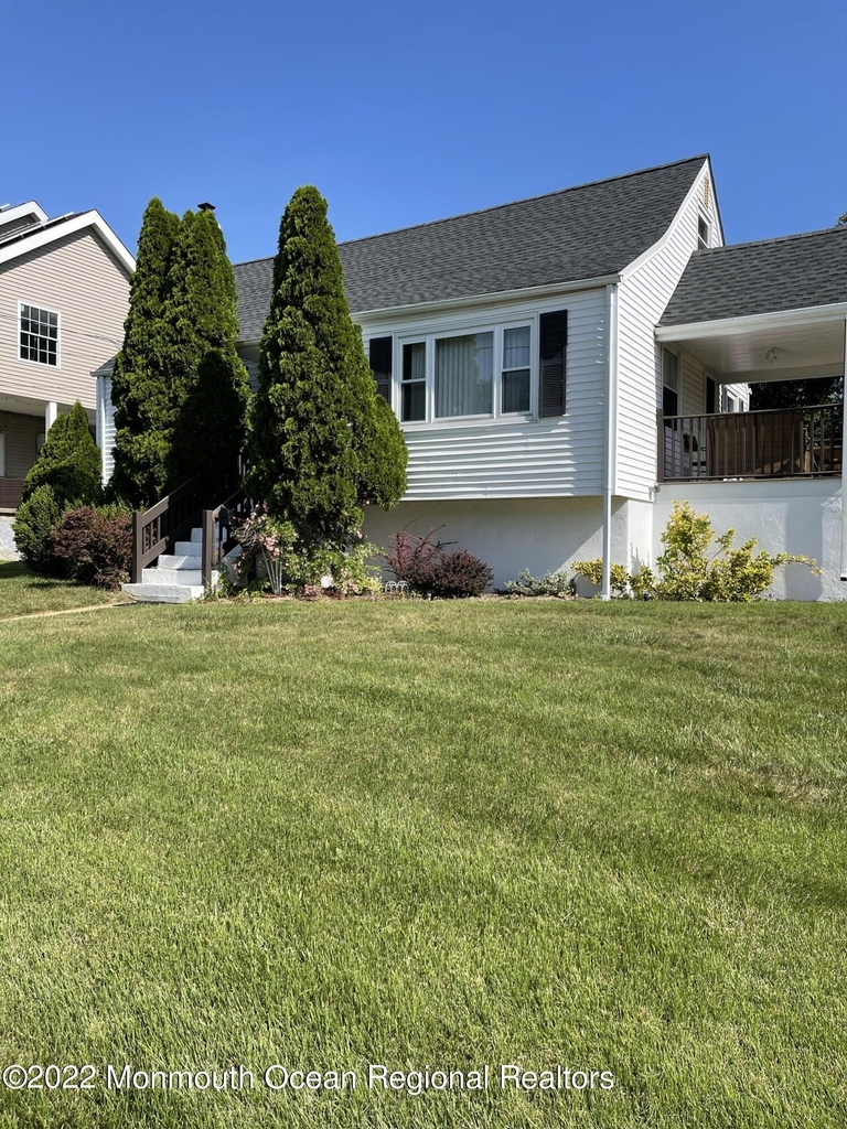 17 Clarence Avenue - Photo 2