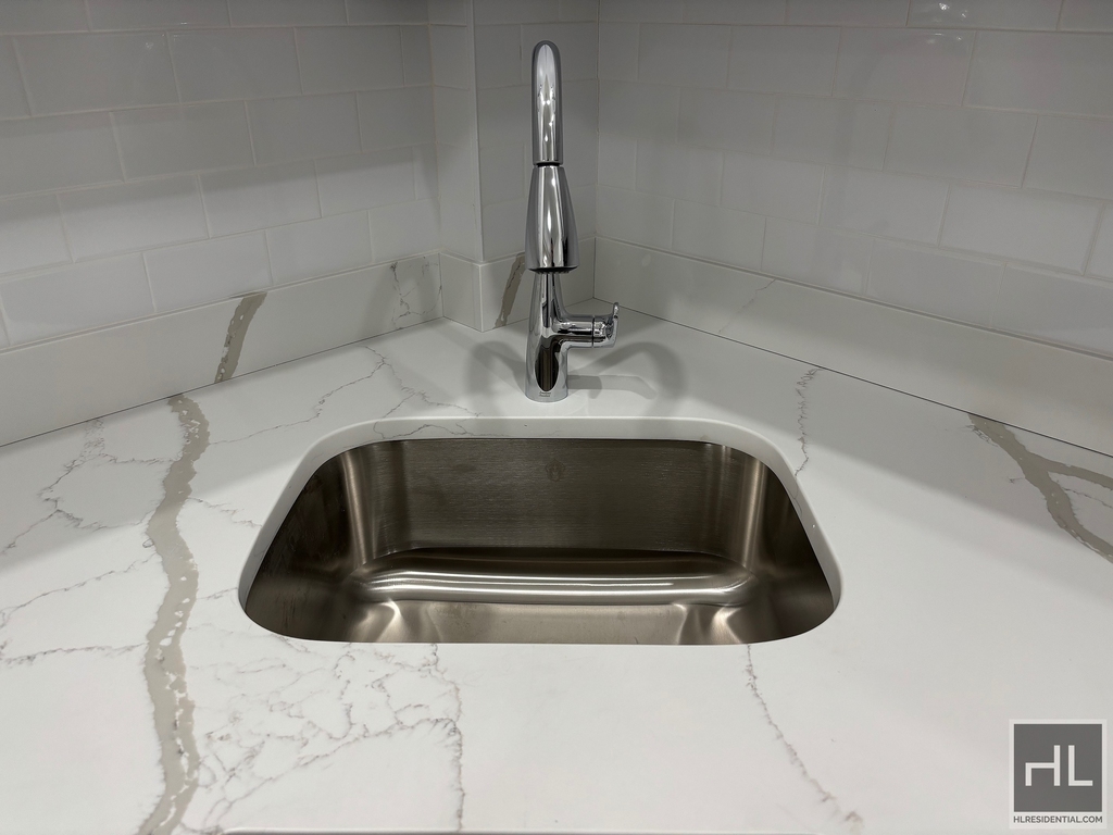 West 68 Street - Photo 13