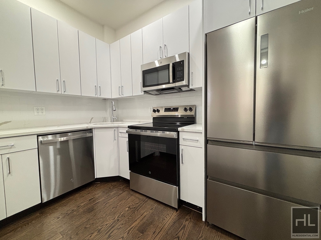West 68 Street - Photo 10