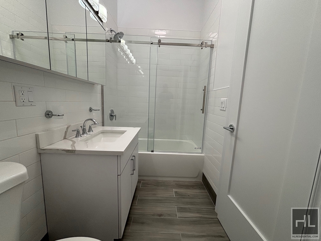West 68 Street - Photo 7