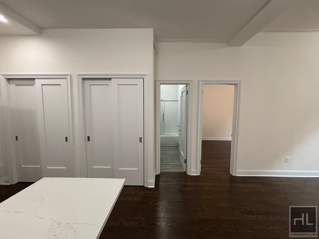 West 68 Street - Photo 6