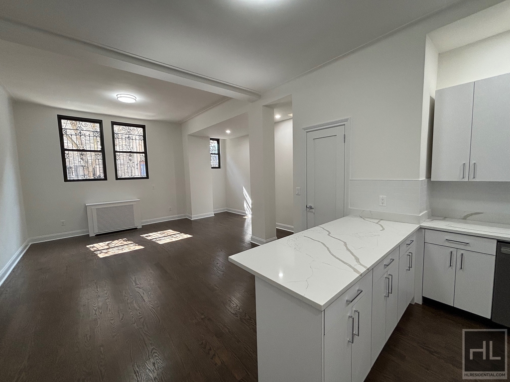 West 68 Street - Photo 11