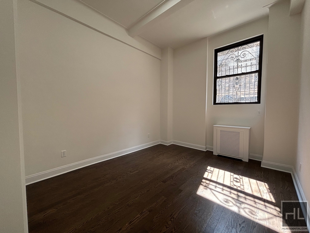 West 68 Street - Photo 9