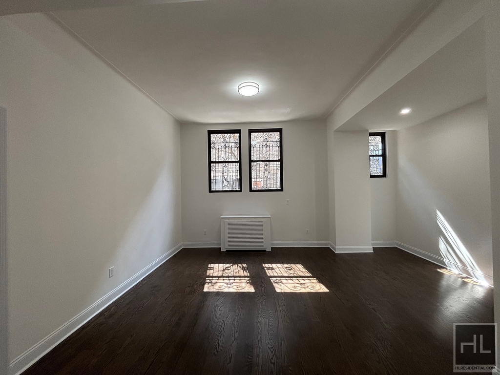 West 68 Street - Photo 12