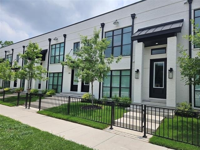 408 Dr Martin Luther King Jr Boulevard - Photo 0