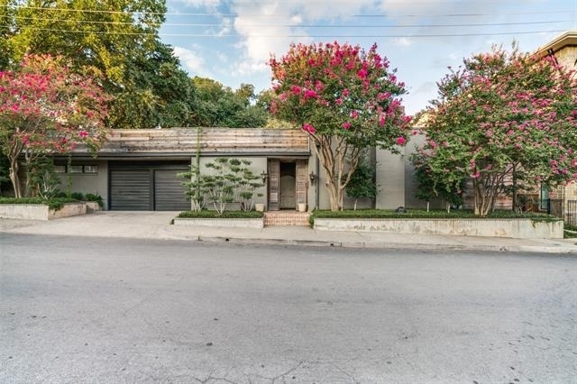 3610 Congress Avenue - Photo 0