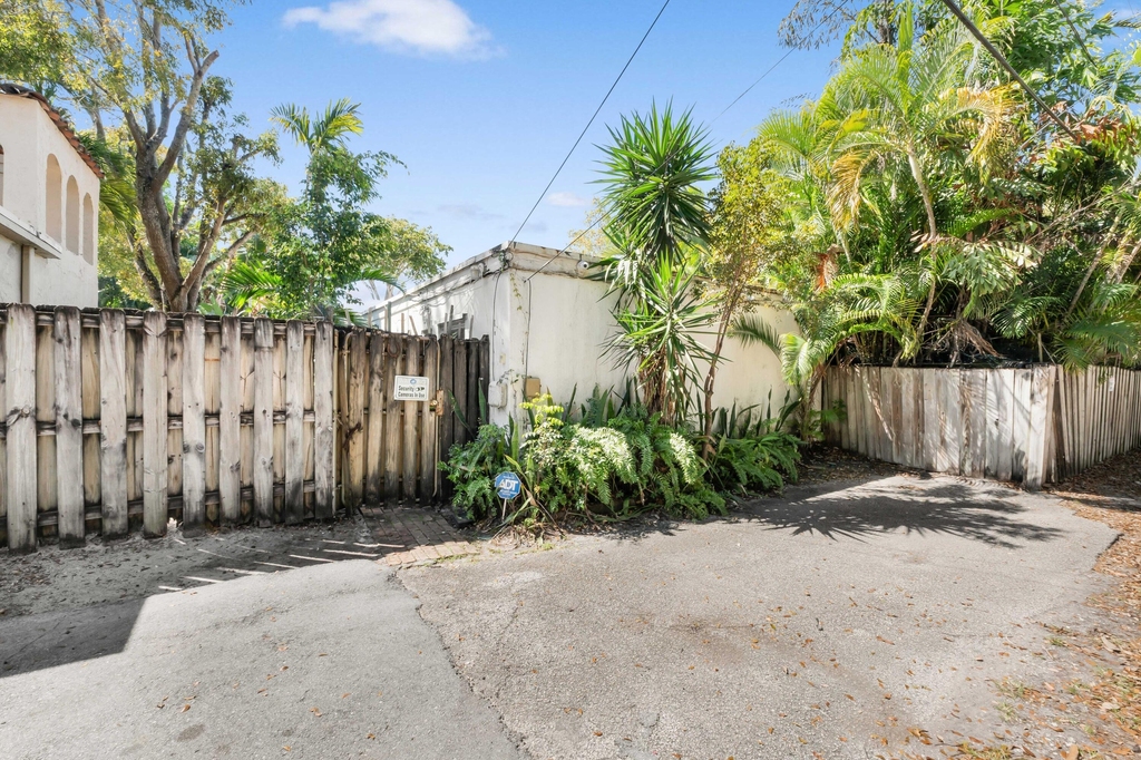 1217 Se 1st Street - Photo 10