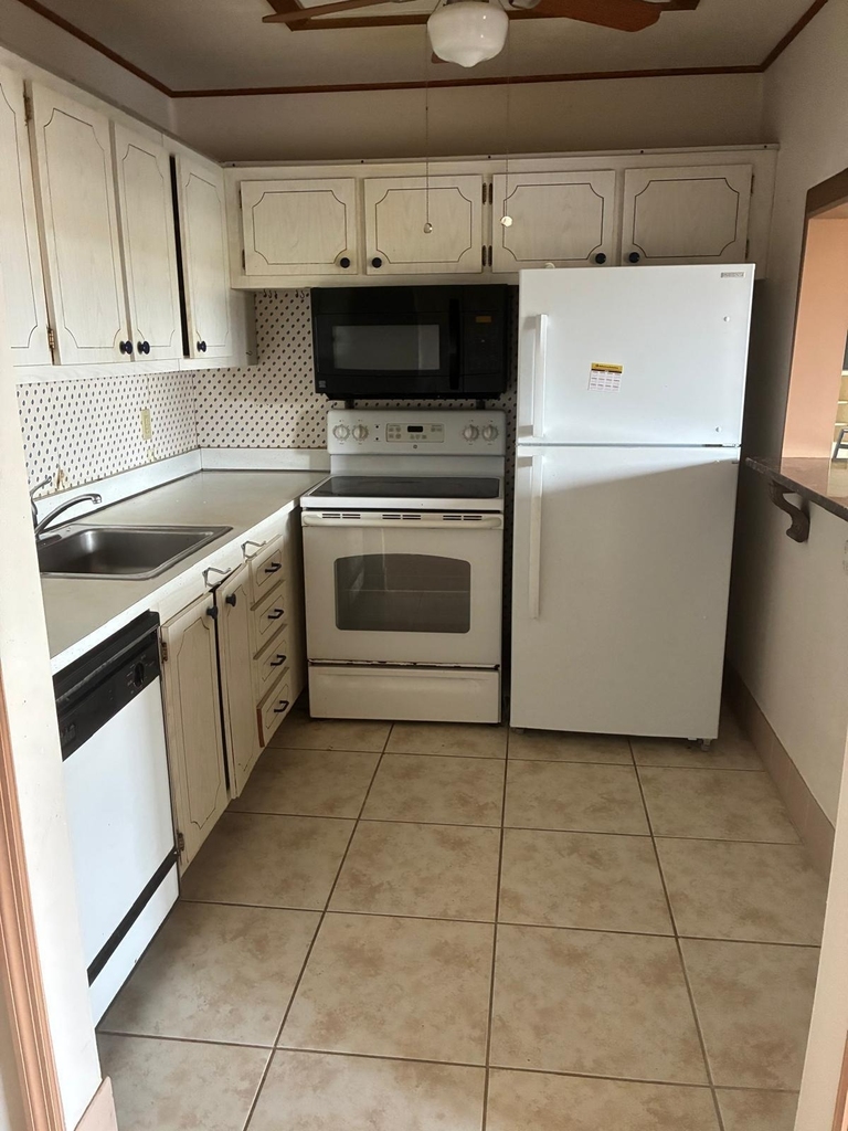 700 Village Green Court - Photo 3
