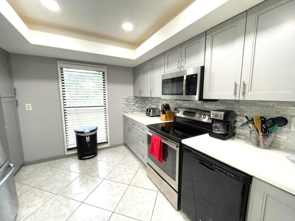 1714 Consulate Place - Photo 3