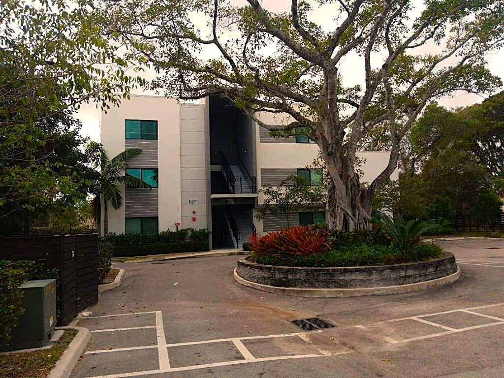 3050 Nw 68th Street - Photo 0