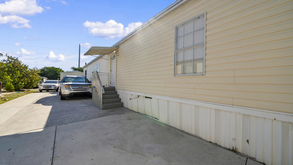 4905 Ne 2nd Way - Photo 1