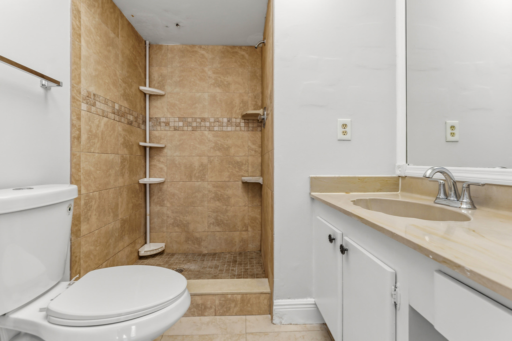 1638 Embassy Drive - Photo 38