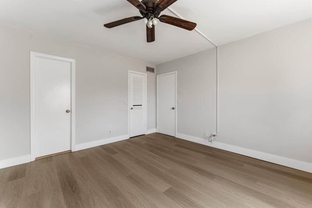 1638 Embassy Drive - Photo 35