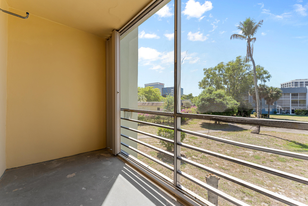 1638 Embassy Drive - Photo 40
